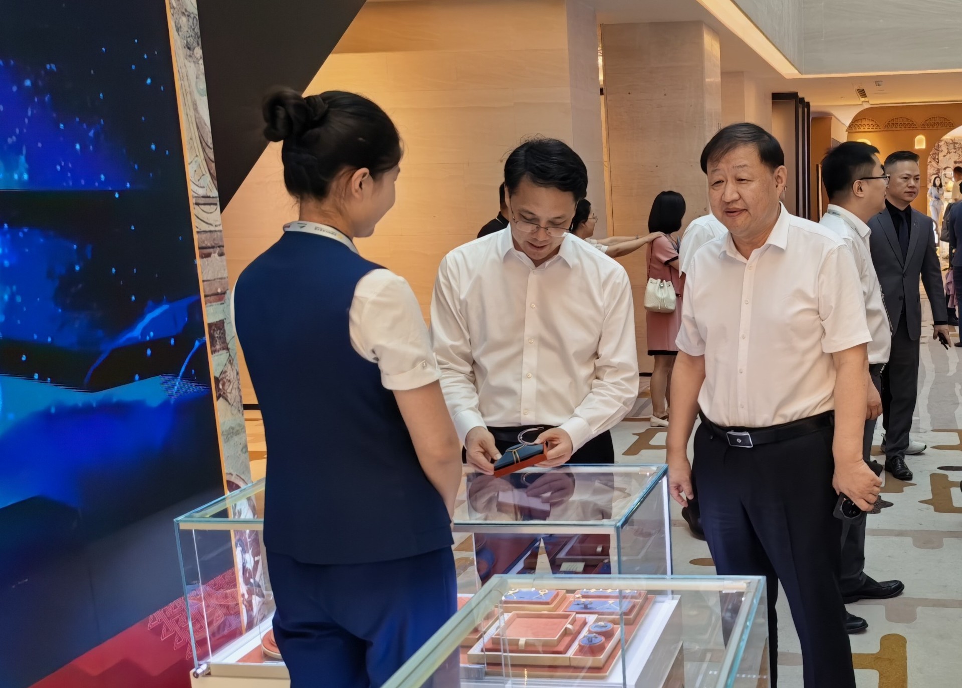 王乐译陪同向导.jpg